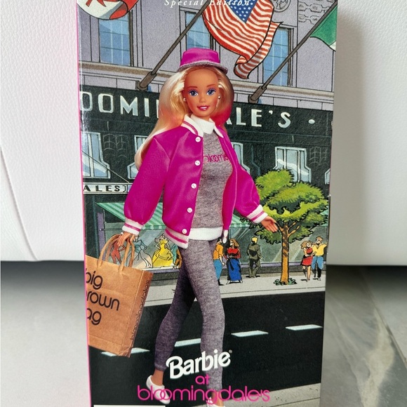 BARBIE AT BLOOMINGDALES LIMITED EDITION NEW IN BOX - Picture 2 of 7